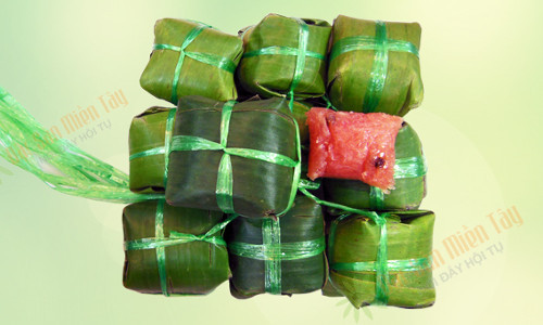 Khoảng vài ngày, nem lên men là dùng được. Mức độ lên men chua nhanh hay chậm là do lớp lá bọc bên ngoài dày hay mỏng. Ảnh: dacsanmientay