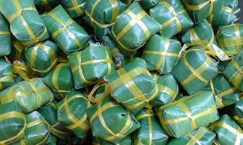 Nem Lai Vung có thể dùng ăn với cơm, bún, ăn tráng miệng nhưng ngon nhất là ăn với bánh mì vì bộc lộ được hết mùi vị ngon của nem.Ảnh: dongthaptrade