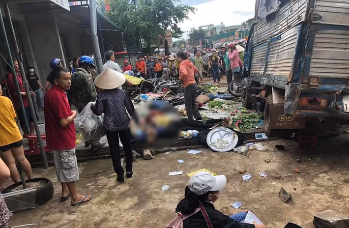 Giao đồng chí Phó Chủ tịch chuyên trách Uỷ ban ATGTQG khẩn trương có mặt tại hiện trường, chuyển lời thăm hỏi động viên của Thủ tướng, Phó Thủ tướng Thường trực đến các nạn nhân bị thương và chia buồn với gia đình các nạn nhân không may qua đời do TNGT. Phối hợp với các cơ quan của Bộ GTVT, lãnh đạo tỉnh Đắc Nông chỉ đạo khắc phục hậu quả vụ việc.