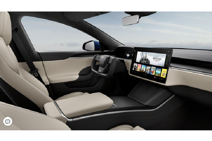 Phiên bản Model S Long Range mới được trang bị 2 mô-tơ điện, cho tốc độ tối đa 250 km/h và đi được 663 km với mỗi lần sạc đầy.