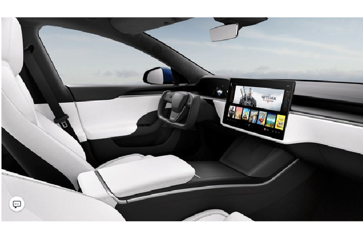 Trong khi đó, Tesla Model S Plaid và Plaid+ sử dụng 3 mô-tơ điện, cho tổng công suất hơn 1.000 mã lực và tốc độ tối đa 320 km/h. Phiên bản Plaid+ có khả năng tăng tốc 0-96 km/h trong chưa đầy 2 giây.