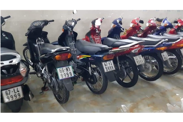 Với nhiều người, các dãy số đẹp chỉ đơn giản là những con số. Tuy nhiên với một số ít người khác, số đẹp là sở thích, là đam mê và rất đáng để sưu tầm. Những chiếc xe máy biển khủng (tứ quý và ngũ quý) trong bài viết này của một người sưu tầm tại An Giang là một ví dụ.