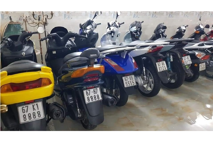 Được biết, bộ sưu tập xe biển số đẹp trên có số lượng lên đến gần 500 xe, bao gồm nhiều loại xe máy khác nhau loạt xe máy chủ yếu là biển số 66 và 67, nhưng đều là những dãy tứ quý cực kỳ đẹp mắt và hiếm gặp.