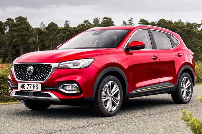 Trong đợt khuyến mãi đầu năm này, MG là thương hiệu non trẻ nhất tại thị trường Việt Nam tham gia. Theo đó, trong tháng 1/2021, MG Việt Nam vẫn duy trì việc triển khai gói hỗ trợ 50% lệ phí trước bạ cho khách mua 2 mẫu xe ZS và HS với giá trị quy đổi dao động từ 30 - 50 triệu đồng. Bên cạnh đó, nhà sản xuất còn chứng minh độ mạnh tay của mình khi tặng thêm cho khách hàng mua 2 mẫu xe ZS và HS gói quà tặng 5 năm bảo hành không giới hạn km và 5 lần bảo dưỡng miễn phí.