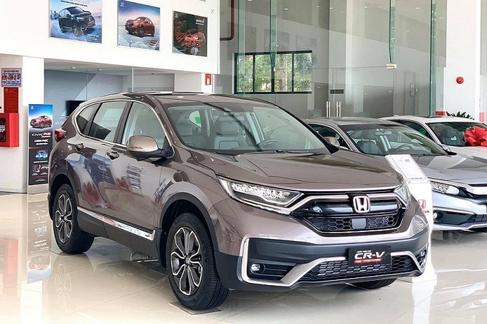 Trong khi đó, mẫu xe "đàn em" là Honda HR-V dù trong năm 2020 không nhận được chính sách ưu đãi từ Chính phủ do là xe nhập khẩu nhưng vẫn được phía các đại lý hỗ trợ với gói ưu đãi 50% lệ phí trước bạ. Đáng chú ý, chương trình này vẫn được triển khai trong đầu năm 2021 với giá trị quy đổi đạt 44 triệu đồng.