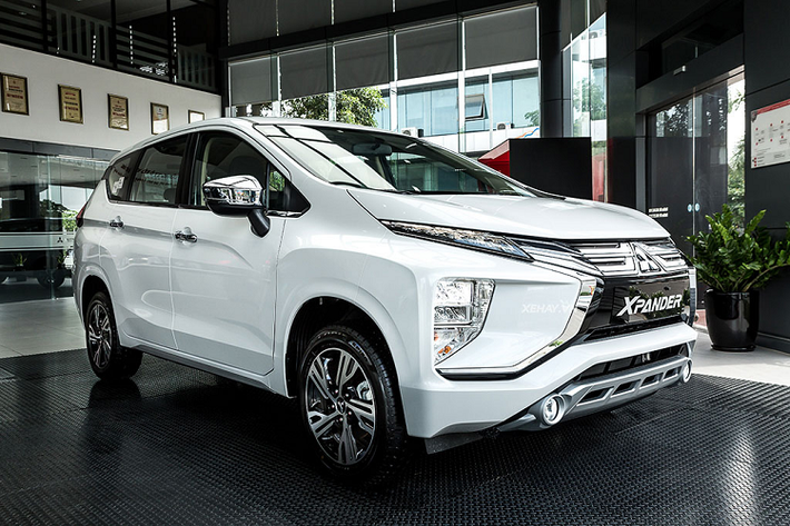 Tiếp sau Honda, Mitsubishi vẫn luôn là thương hiệu không làm người dùng thất vọng với hàng loạt ưu đãi cho các mẫu xe của mình. Trong tháng 1/2021, Mitsubishi Motor Việt Nam đã cập nhật lại chính sách ưu đãi của hãng và nhấn mạnh tới 3 mẫu xe, bao gồm Xpander, Attrage và Outlander. 