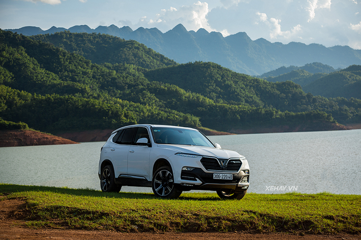 Như vậy, sau khi trừ gói ưu đãi 100% lệ phí trước bạ, giá khởi điểm của bộ đôi Lux chỉ còn từ 881 triệu đồng với mẫu sedan Lux A2.0 và 1.226 tỷ đồng với mẫu SUV Lux SA2.0. Ngoài ra, VinFast vẫn tiếp tục áp dụng song song chương trình gửi xe miễn phí tại Vincom, cứu hộ 24/7 miễn phí, gia hạn bảo hành 5 năm và miễn lãi vay 2 năm đầu cho các khách hàng mua xe đợt này.