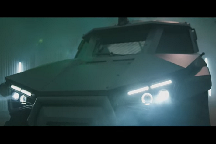 Phiên bản Patrol trang bị một súng máy 12,7 mm, trong khi bản Recon trang bị pháo 30 mm mạnh mẽ hơn. Kích thước nhỏ gọn của Scarabee cũng cho phép nó được treo dưới máy bay trực thăng để vận chuyển hoặc mang trên máy bay C-130.