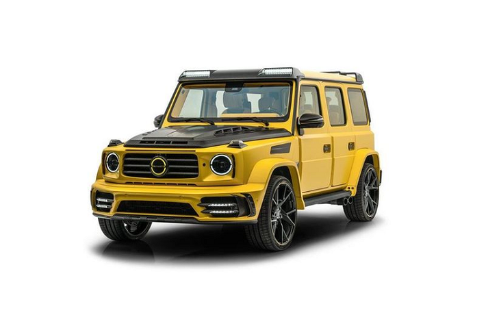 10 chiếc Mansory Gronos Bumblebee mới đều được hoàn thiện trong màu vàng Matte tươi sáng, kết hợp với nhiều bộ phận bằng sợi carbon và kiểu dáng hình hộp của chiếc G-Class khiến cỗ xe off-road này trông như thể một mô hình Lego kích thước thật.