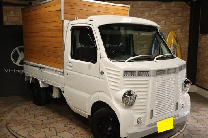 Cal Stage không phải là công ty duy nhất chế tạo các chiếc xe chuyển đổi như thế này. Các công ty khác như Blow Co và Modest đều sản xuất những chiếc xe tương tự để duy trì giấc mơ lãng mạn về những chiếc xe cổ. Tuy nhiên, một điểm thu hút ở Cal Stage là họ có chụp lại hình ảnh từng giai đoạn khác nhau của quá trình chế tạo mỗi chiếc xe, và chia sẻ lên trang chủ của mình.