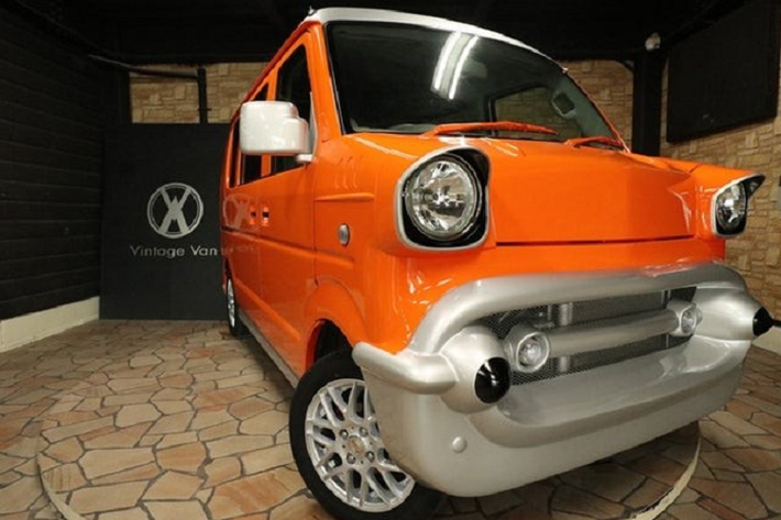 Những chiếc xe van bé nhỏ phong cách hoài nhỏ này cũng đa dạng về tính năng, có thể đóng vai trò một chiếc xe chở người cho tới một chiếc xe cắm trại tiện ích. Thậm chi ở những sự kiện ngoài trời bạn muốn dùng chiếc xe kei của mình để thu hút sự chú ý, Cal Stage sẽ biến chúng thành một gian bếp tí hon hoặc bố cục phù hợp một quầy hàng bé nhỏ.