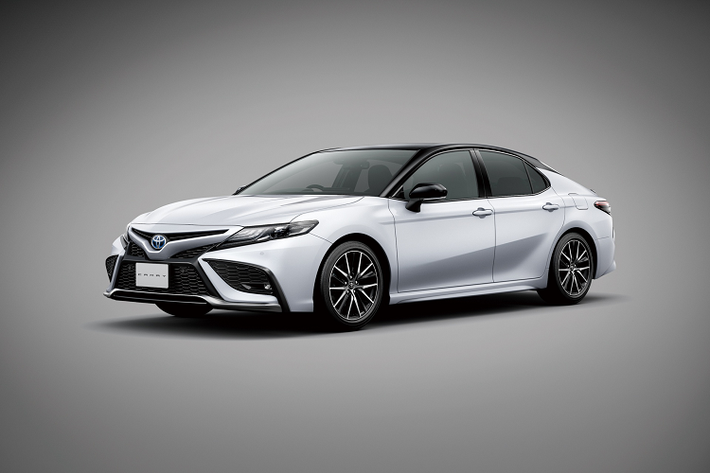 Nhược điểm của phiên bản Toyota Camry TRD là không thay đổi hiệu suất động cơ. Xe vẫn dùng động cơ V6 3.5L tiêu chuẩn, công suất 301 mã lực và mô-men xoắn 362 Nm. Toyota Camry đời 2021 tại Nhật Bản vẫn sử dụng động cơ hybrid gồm động cơ 2.5L 4 xy-lanh (176 mã lực/221 Nm) và mô-tơ điện (118 mã lực/202 Nm). Tổng công suất của hệ thống động cơ này là 211 mã lực với mức tiêu hao nhiên liệu 4,11 lít/100 km.