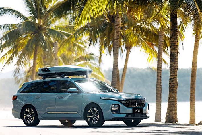 Khối động cơ khiêm tốn này sản sinh 145 mã lực và 250 Nm mô-men xoắn cực đại, và hoạt động phối hợp một hộp số vô cấp CVT.