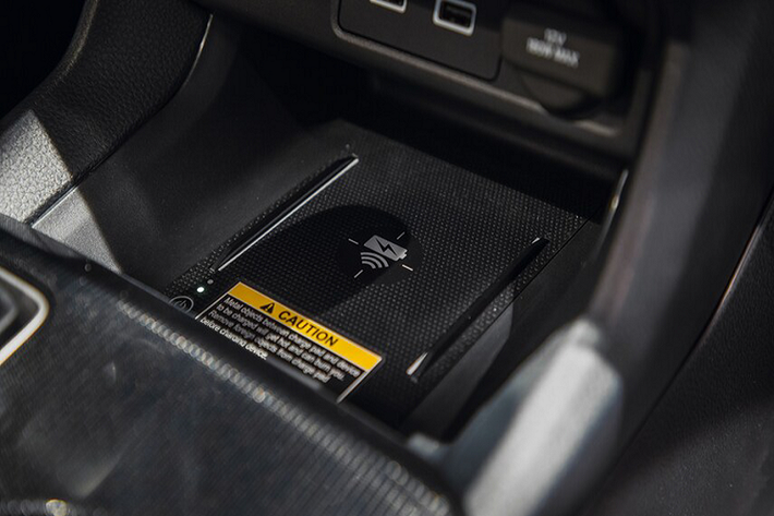 Trong khi bản máy xăng 1.5L tăng áp mang lại công suất 180 mã lực tại 6.000 vòng/phút và mô-men xoắn cực đại 240Nm trong dải vòng tua 1.700 – 4.500 vòng/ phút. Sức mạnh được truyền xuống cầu trước (FWD), thông qua hộp số tự động biến thiên vô cấp (CVT) có lẫy chuyển số (Paddle Shifter). Xe đi kèm với 3 chế độ lái (ECON/Normal/Sport.