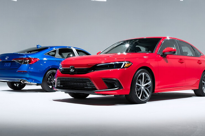 Ở phiên bản tiêu chuẩn – Giá xe Honda Civic LX 2022 mới có giá bán khởi điểm 21.700 USD (khoảng 500 triệu đồng), mức giá này cao hơn 450 USD so với Civic thế hệ cũ. Xe được trang bị nhiều tính năng tiện nghi và giải trí như khởi động bằng nút bấm, màn hình hỗ trợ lái kết hợp với cụm đồng hồ 7 inch và hệ thống thông tin giải trí 7 inch hỗ trợ Android Auto và Apple CarPlay, hệ thống âm thanh 4 loa.