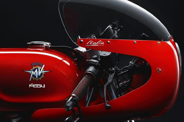 Sản phẩm tuyệt đẹp chúng ta đang được chiêm ngưỡng ở đây là để tưởng nhớ ông Arturo Magni. Ông từng là một trong những nhân tố quan trọng trong thế hệ vàng của đội đua MV Agusta trong giải đua Grand Prix trước đây. Từ những năm 1950, ông làm việc cho MV Agusta cho đến năm 1976 ở bộ phận phụ trách tham gia giải đua. Sau đó, Arturo Magni chính thức tách ra và mở cho mình một hãng xe riêng biệt với những nét thiết kế đặc biệt.