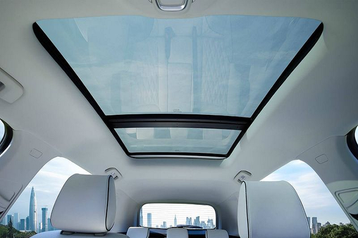 Cung cấp sức mạnh cho Wuling Asta là khối động cơ tăng áp 1.5L sản sinh công suất 145 mã lực và mô-men xoắn cực đại 250 Nm, đi kèm hộp số sàn hoặc hộp số CVT, cho phép xe tăng tốc từ 0 - 100 km/h trong 10,6 giây.