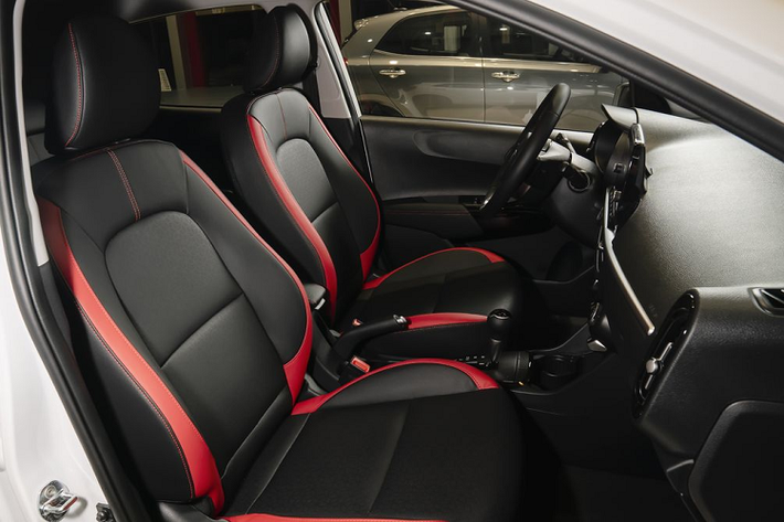 Cả 2 phiên bản GT-Line & X-Line đều sở hữu động cơ thế hệ mới được tinh chỉnh cho ra hiệu suất tốt hơn, tiết kiệm nhiên liệu, dễ dàng sử dụng, linh hoạt trong môi trường đô thị. New Morning được bán ra với 8 tùy chọn màu sắc ngoại thất, nội thất 2 tone màu, khởi động nút bấm, điều hòa tự động, màn hình giải trí thiết kế nổi, hệ thống an toàn hàng đầu phân khúc với trang bị (ABS), cân bằng điện tử (ESP), khởi hành ngang dốc (HAC).