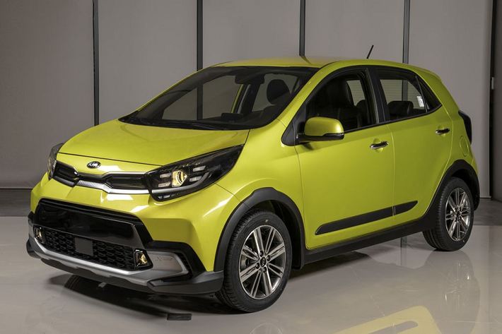 3. Kia Morning hoàn toàn mới (từ 439 triệu đồng) Trước mắt, Kia Morning thế hệ mới chỉ được ra mắt tại Việt Nam với 2 phiên bản cao cấp GT-Line và X-Line, trong đó, X-Line vốn là phiên bản dành riêng cho thị trường châu Âu với thiết kế thể thao, phong cách phù hợp với các khách hàng nữ năng động. Mặt khác, phiên bản GT-Line lại hướng tới các khách hàng yêu thích thời trang.