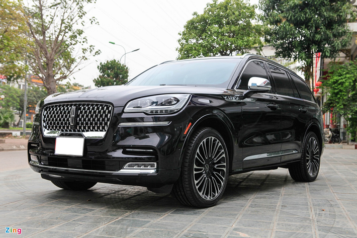 Lincoln Aviator Black Label 2020 sử dụng động cơ tăng áp kép V6 3.0L, công suất 400 mã lực, mô-men xoắn 563 Nm, hộp số tự động 10 cấp và hệ dẫn động 4 bánh toàn thời gian. Xe được trang bị gói an toàn Lincoln Co-Pilot 360 với các tính năng như hỗ trợ giữ làn, cảnh báo điểm mù, kiểm soát hành trình thích ứng, camera 360 độ....