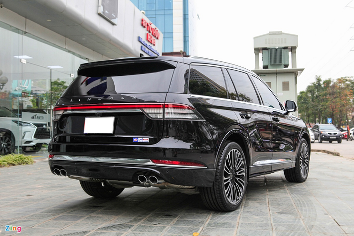 Mẫu SUV Lincoln Aviator hạng sang tại thị trường Việt Nam sẽ cạnh tranh cùng BMW X5, Mercedes-Benz GLE hay Volvo XC90. Chiếc xe trong bài viết là phiên bản Black Label cao nhất, với đầy đủ trang bị tiện nghi và an toàn