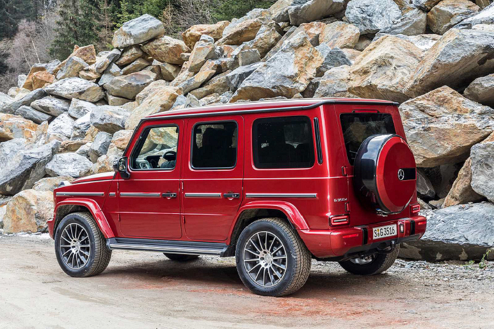 Bên cạnh đó, G-Class là dòng xe có khả năng off-road vượt trội sẵn sàng chinh phục nhiều khách hàng Việt đam mê G-Class. Nhìn chung, Mercedes-Benz G350d 2021 là một lựa chọn mới dành cho đại gia Việt yêu dòng G-Class muốn “đổi khẩu vị” với máy dầu.