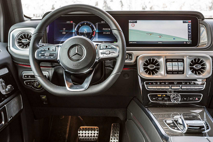 Khác với phiên bản G63 hướng đến tệp khách hàng thích cầm lái xe mạnh mẽ, tiếng nổ máy V8 uy lực. Phiên bản máy dầu hấp dẫn khách chơi ở tính kinh tế, bền bỉ, tiết kiệm và mô men xoắn cao. Dẫu vậy, có một thực tế là khách mua xe sang tại Việt Nam vốn không ưa chuộng máy dầu.