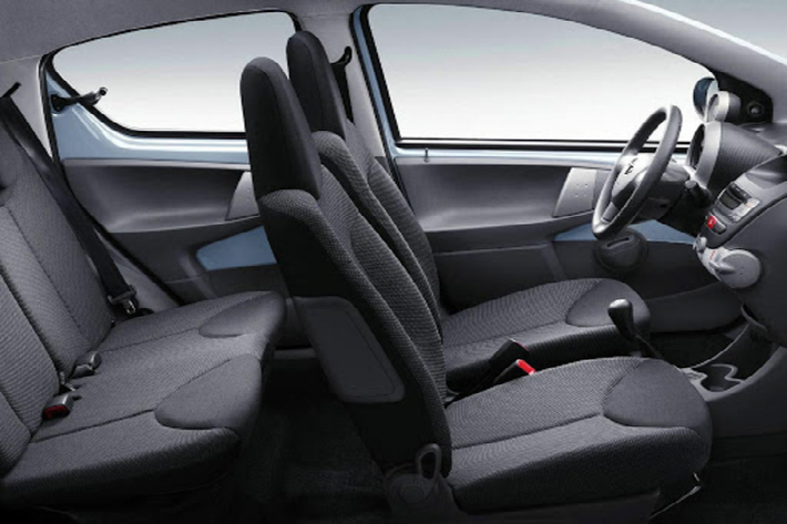 Dẫu vậy, người dùng có thể gặp một số phiền phức khi sử dụng Toyota Aygo vì phụ tùng thay thế có thể sẽ không có sẵn, vì đây là dòng xe nhập khẩu không chính hãng.