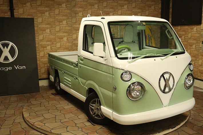 Một trong những mẫu xe biến đổi đặc trưng nhất phải kể đến là Volkswagen Type 2 mà Cal Stage đã hoàn thiện hàng chục chiếc phỏng theo mẫu đời đầu lẫn về sau.