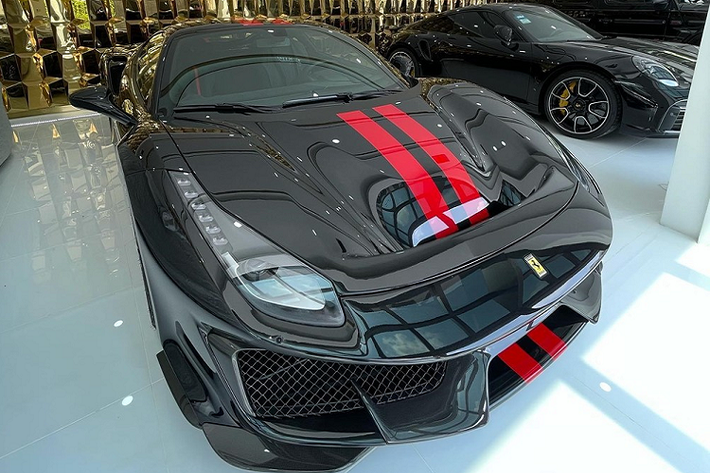 Trong khi đó, vận tốc tối đa của siêu phẩm Ferrari 488 Pista vẫn giữ nguyên con số 330 km/h so với bản tiêu chuẩn.