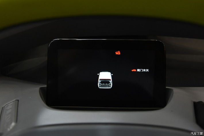 Chưa hết, mẫu ô tô điện này còn được trang bị hệ thống treo MacPherson phía trước và hệ thống treo độc lập tay đòn đơn đằng sau. Đây là trang bị khá hiếm trong phân khúc.