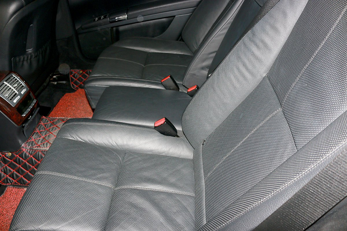 "Trái tim" của S550 là động cơ V8, dung tích 5.5L cho công suất lên đến 382 mã lực tại 6.000 vòng/phút và mô-men xoắn cực đại 530Nm đạt được ngay từ 2.800 vòng/phút.