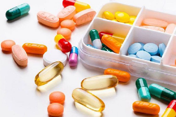 Thuốc chữa bệnh: Với hầu như mọi loại thuốc chữa bệnh, chúng ta luôn được khuyến cáo bảo quản ở nơi thoáng mát, tránh ánh nắng mặt trời và tốt nhất là trong điều kiện nhiệt độ dưới 25 độ C. Bởi vậy, nếu để trong xe ôtô ngày nắng nóng, các loại thuốc không chỉ mất tác dụng mà thậm chí còn có hại.