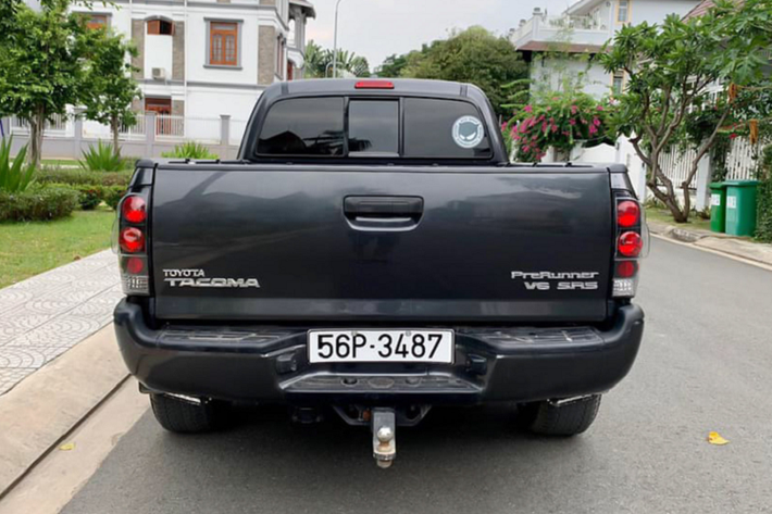 Chiếc Toyota Tacoma phiên bản PreRunner SR5 4.0L V6 sản xuất 2009 này thuộc hàng hiếm tại Việt Nam. Sự hấp dẫn của chiếc bán tải này nằm ở động cơ xăng V6 dung tích 4.0L hút khí tự nhiên cho công suất tối đa 236 mã lực tại 5.200 vòng/phút và mô-men xoắn cực đại 360Nm từ 4.000 vòng/phút.