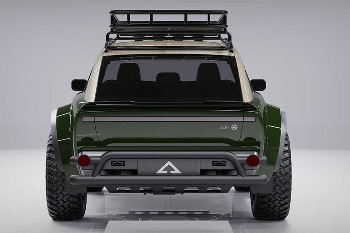 Trông có vẻ nhỏ, nhưng thực tế Alpha Jax có chiều dài 4.560 mm và rộng 1.930 mm, kích thước tương tự với Subaru Forester thế hệ trước. Nội thất xe có 4 chỗ ngồi cho người lớn, và tổng không gian lưu trữ lên tới 1.769 lít. Nói một cách khác, đây là một chiếc crossover nhỏ gọn, song lại rộng rãi thoải mái.