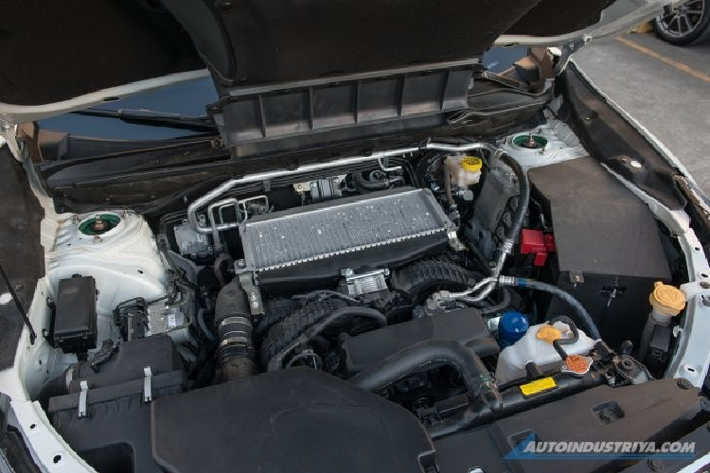 Ngoài ra, Subaru Evoltis 2021 tại Philippines còn có những trang bị tiêu chuẩn như đèn pha chiếu sáng theo góc đánh lái, cửa cốp chỉnh điện, hệ thống thông tin giải trí hỗ trợ kết nối với điện thoại thông minh qua Apple CarPlay, Android Auto và 19 ngăn đựng cốc trong xe. Cũng như các mẫu xe Subaru khác tại thị trường Philippines, Evoltis 2021 cũng được trang bị gói công nghệ an toàn EyeSight, bao gồm hệ thống kiểm soát hành trình thích ứng, hỗ trợ giữ làn đường, cảnh báo chệch làn đường, phanh khẩn cấp tự động và kiểm soát chân ga tránh va chạm sớm.