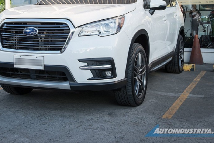 Là mẫu SUV lớn nhất của thương hiệu Subaru hiện nay, Evoltis 2021 tại thị trường Philippines dự kiến chỉ có 1 bản trang bị. Theo tin đồn, mẫu SUV cỡ lớn này được trang bị nội thất 7 chỗ với 2 ghế thương gia, nằm tách riêng với nhau, ở hàng ghế thứ hai. Trong khi đó, ở thị trường Mỹ, Subaru Ascent hoàn toàn mới có cả phiên bản 8 chỗ với ghế dài ở hàng ghế giữa.