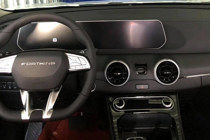 Như vậy giá xe Dongfeng T5 EVO 2021 cao hơn người đồng hương gây sốt trước đó là Beijing X7 đến 170 triệu đồng. Tuy nhiên mức chênh lệch này có vẻ không khiến T5 EVO sở hữu nhiều công nghệ hơn X7 là bao.