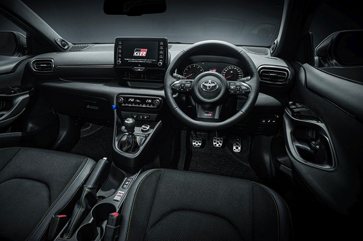 Phiên bản Toyota GR Yaris Morizo Selection đặc biệt sẽ có huy hiệu Morizo trên kính chắn gió và một số biểu tượng của đội đua Rookie Racing ở lazăng và cửa xe. Các tùy chọn màu của bản đặc biệt bao gồm Trắng, Đỏ, Đen, trùng với màu sắc đặc trưng của đội đua Rookie Racing.