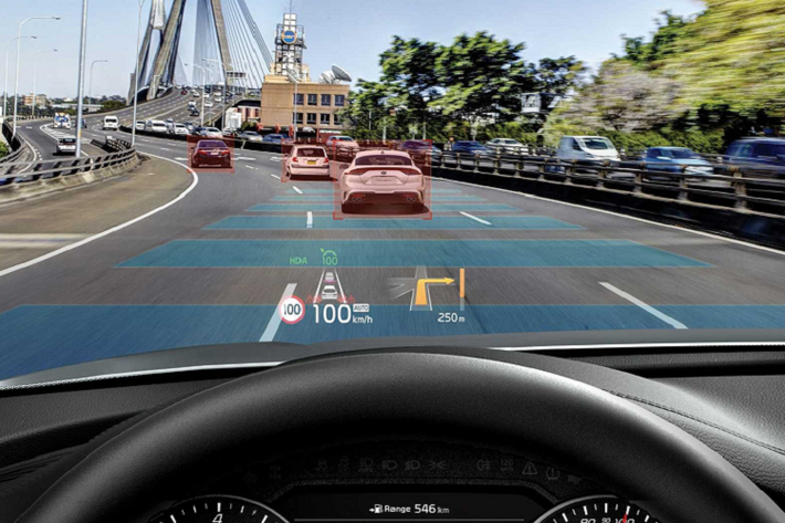 Các công nghệ an toàn trên Kia Stinger 2022 gồm hỗ trợ giữ làn, hỗ trợ lái xe trên đường cao tốc, kiểm soát hành trình thích ứng, giám sát điểm mù, hệ thống cảnh báo khoảng cách với xe phía trước, cảnh báo mở cửa xe an toàn…