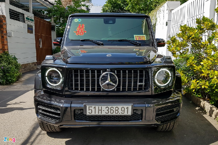 Mẫu SUV hiệu suất cao Mercedes-AMG G 63 Edition One cũng góp chân trong buổi lễ. Đây là phiên bản nâng cấp nhẹ về ngoại thất và nội thất, và thường được nhiều đại gia Việt sử dụng như Minh Nhựa, Hứa Hà Phương...