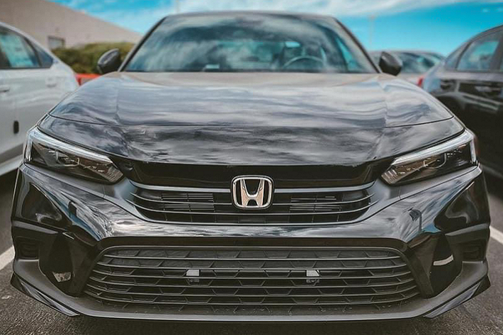 Bên cạnh nhiều cải tiến toàn diện từ trong ra ngoài với nội thất đơn giản hơn. Honda Civic 2022 hoàn toàn mới mang thiết kế chững chạc hơn còn phù hợp với khách hàng độ tuổi trung niên.