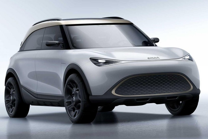 Tuy nhiên, mẫu xe đó không bao giờ được đưa vào sản xuất thật vì khó khăn tài chính của công ty DaimlerChrysler đã giải thể. Tua nhanh tới tháng 9 năm 2021, mẫu crossover Smart chạy điện mới đã quay trở lại với một hình thù hoàn toàn mới.