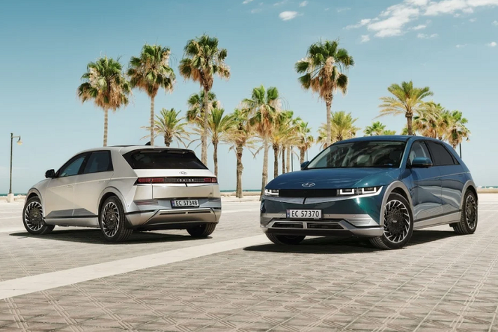 Sau bao ngày chờ đợi, Hyundai Ioniq 5 2022 mới cuối cùng cũng mở bán chính thức ở thị trường Úc, sớm hơn thị trường Mỹ. Tại thời điểm ra mắt, Ioniq 5 sẽ được bán tại Úc với 2 biến thể là 2WD và AWD với tầm hoạt động và giá bán khác nhau.