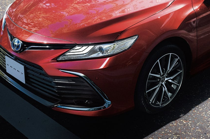 Giá xe Toyota Camry 2021 có mức bán ra từ 3,48 triệu yen đến 4,67 triệu yen, tương đương 33.200 đến 44.500 USD.