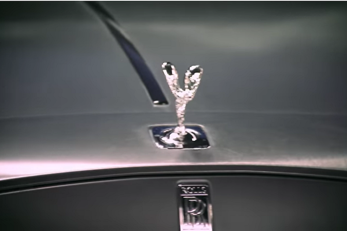 Bước tiếp theo, hãng độ sử dụng bản quét 3D của Rolls-Royce để tạo ra các tấm thân xe 103EX theo yêu cầu.