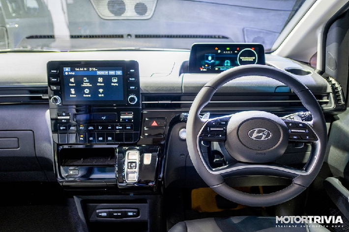 Khác với xe ở Hàn Quốc, Hyundai Staria 2021 tại Thái Lan chỉ có nội thất 11 chỗ. Trong khi đó, phiên bản 7 chỗ sang trọng của Hyundai Staria 2021 vốn cạnh tranh với Kia Sedona không được mang đến Thái Lan vì giá cao.