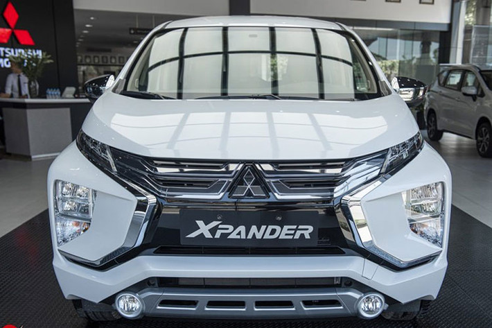 Cụ thể, cả 3 mẫu xe giá rẻ Mitsubishi Xpander, Attrage và Outlander đều sẽ tiếp tục được duy trì chính sách ưu đãi 50% lệ phí trước bạ do nhà sản xuất thực hiện. Đối với Xpander, giá trị ưu đãi quy đổi của mẫu xe này dao động từ 28 - 32 triệu đồng, tuỳ phiên bản MT hoặc AT (lắp ráp hoặc nhập khẩu). Bên cạnh đó, khách mua mẫu Xpander còn nhận đựo thêm khuyến mãi là gói bảo hiểm vật chất trị giá từ 8.5 - 10 triệu đồng.