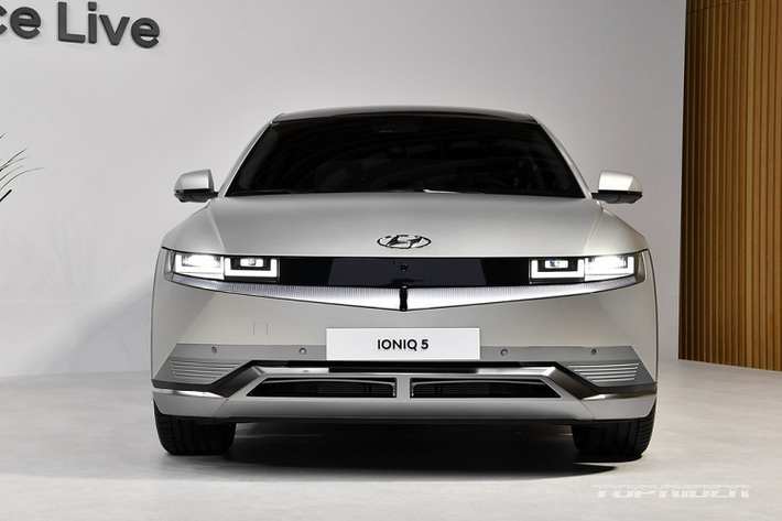 Tại thị trường Hàn Quốc, giá xe Hyundai Ioniq 5 có mức bán ra dao động từ 52 - 57,5 triệu Won (khoảng 1,06 - 1,17 tỷ đồng).