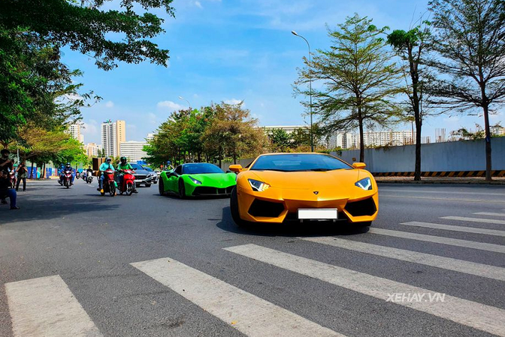 Dàn siêu xe trăm tỷ xuất hiện tại TP HCM với những cái tên nổi bật như Lamborghini Aventador, Lamborghini Urus, Lamborghini Huracan, Ferrari 488 SVR, Cheverolet Corvette C7 ZO6 Convertible, Ferrari 599 GTB... và đặc biệt có cả sự góp mặt của "thần gió" Pagani Huayra của đại gia siêu xe Minh nhựa...